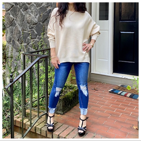 #03 Scooped neck loose fit soft gorgeous sweater - Picture 3 of 8